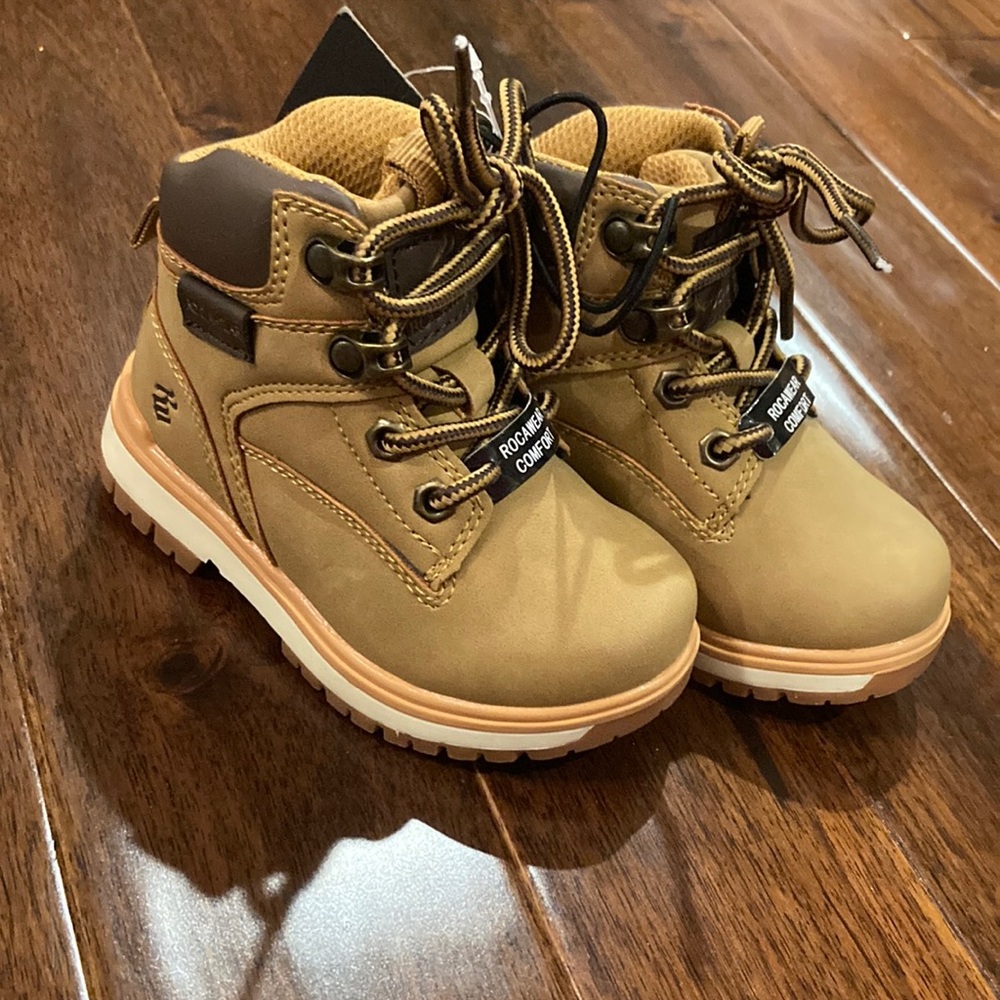 NWT toddler boys Rocawear boots